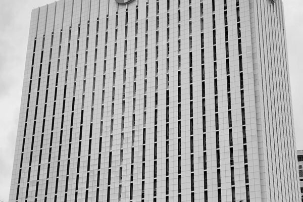 Bank building illustrating the Indian Overseas Bank Security Guard recruitment and admit-card guide